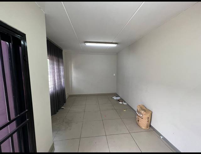 461M² WAREHOUSE TO LET IN STRIJDOMPARK